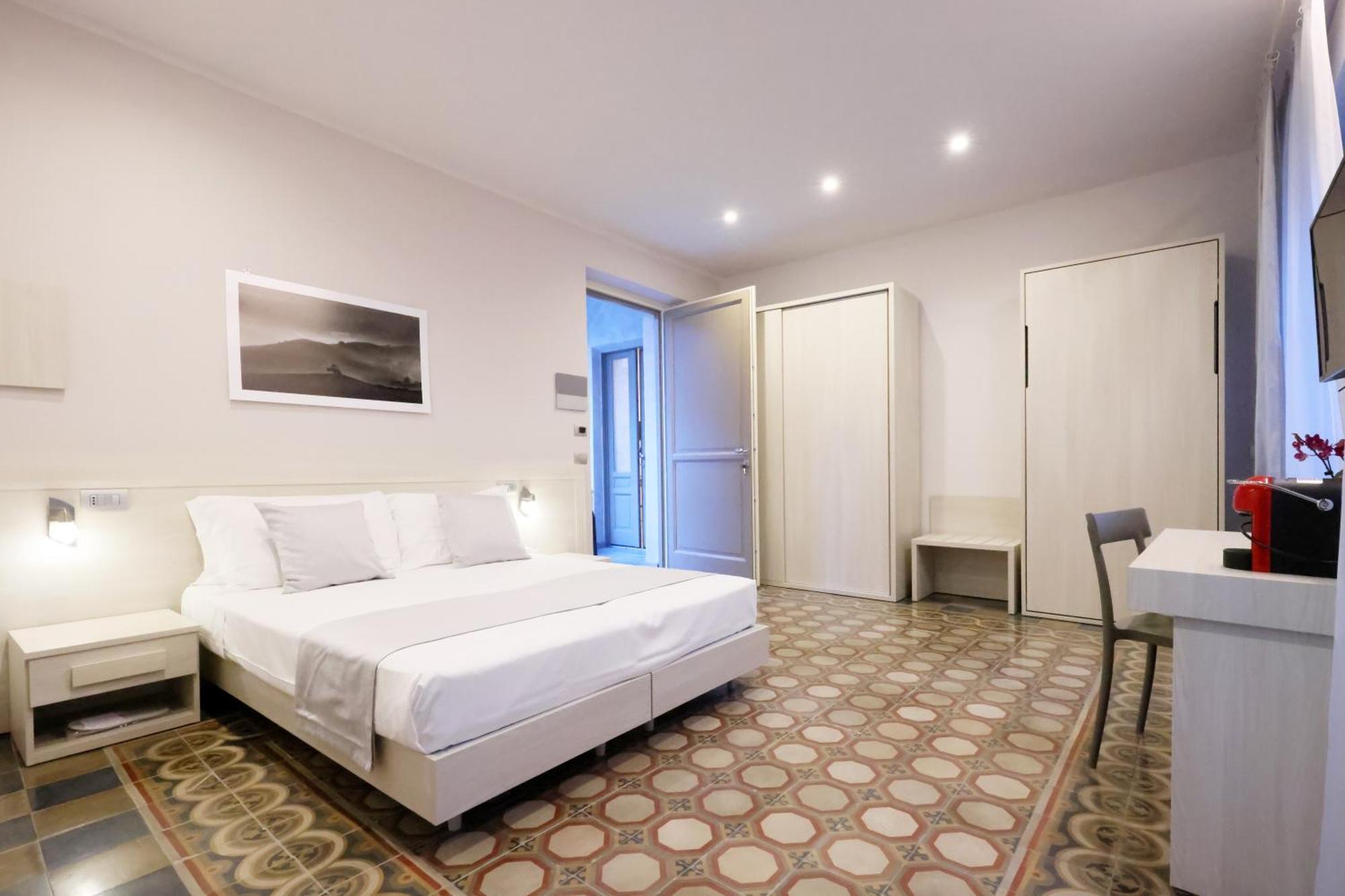 Palazzo Belli Bed & Breakfast อัลบา ภายนอก รูปภาพ