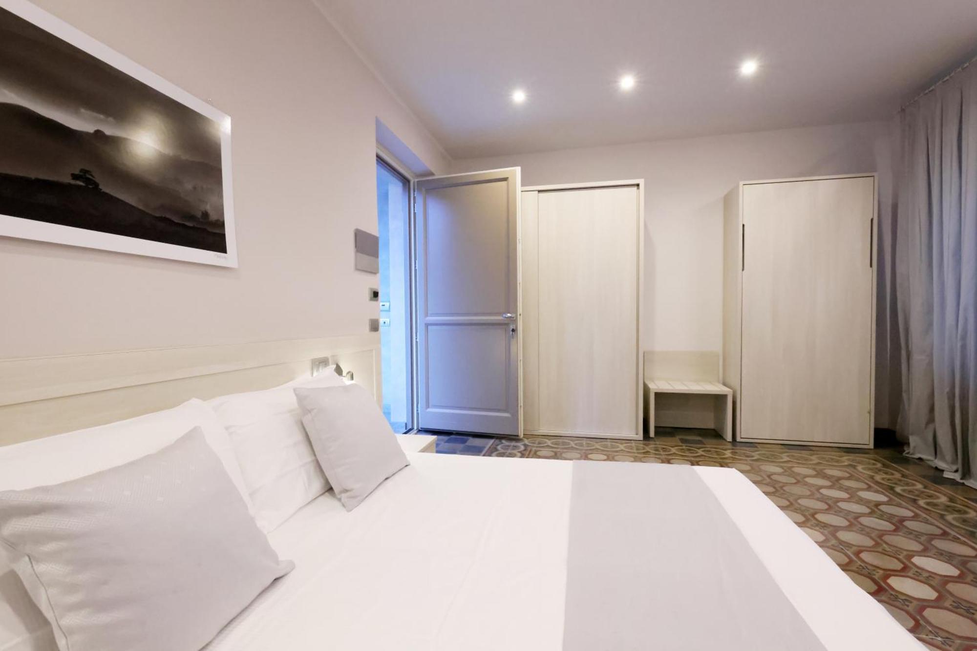 Palazzo Belli Bed & Breakfast อัลบา ภายนอก รูปภาพ
