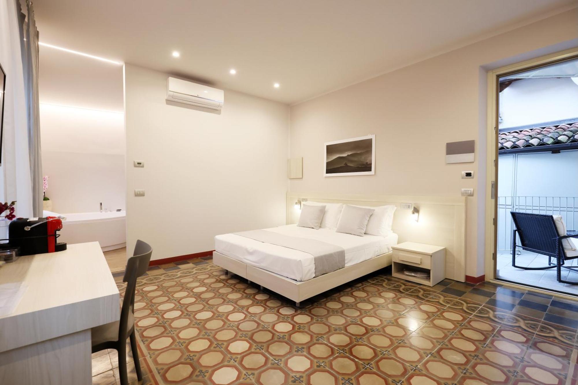 Palazzo Belli Bed & Breakfast อัลบา ภายนอก รูปภาพ