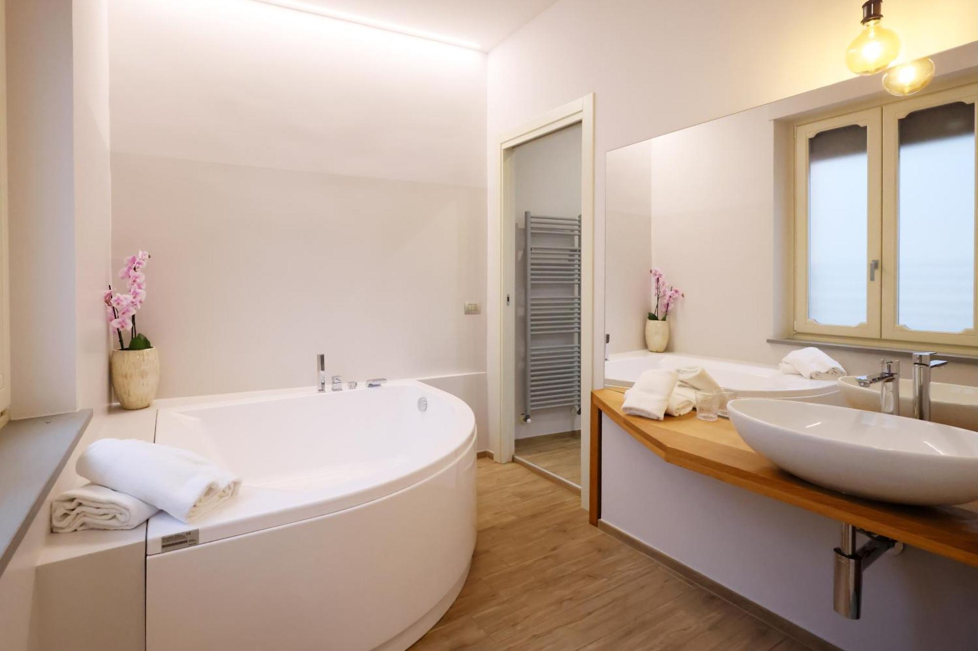 Palazzo Belli Bed & Breakfast อัลบา ภายนอก รูปภาพ