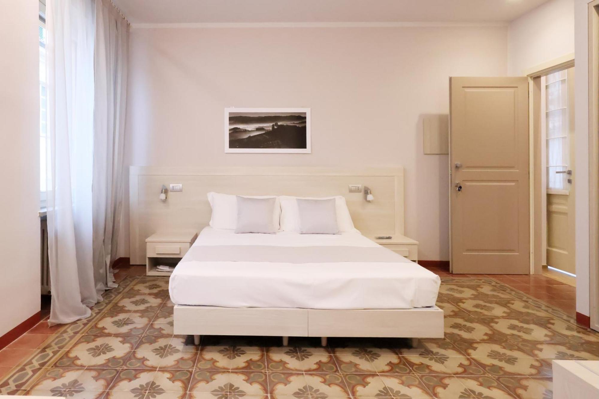 Palazzo Belli Bed & Breakfast อัลบา ภายนอก รูปภาพ