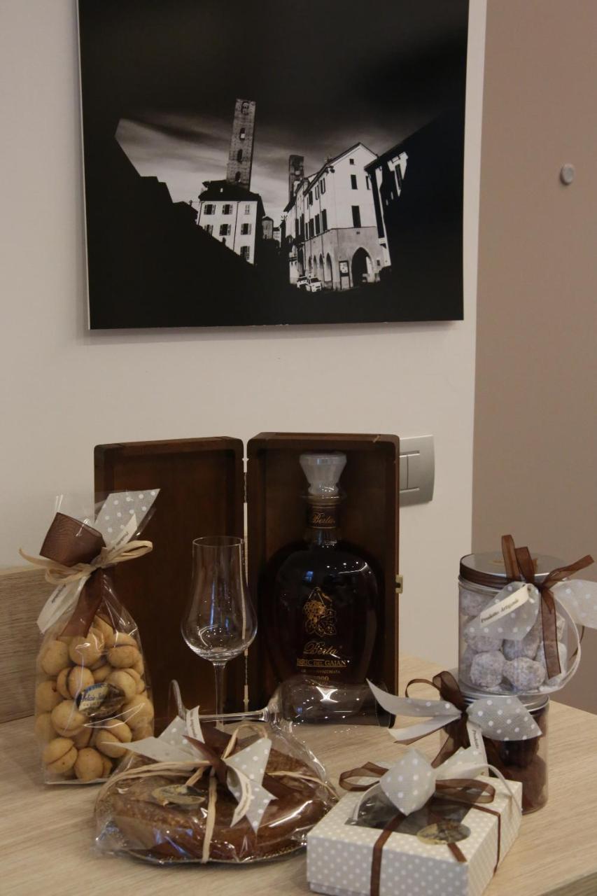 Palazzo Belli Bed & Breakfast อัลบา ภายนอก รูปภาพ