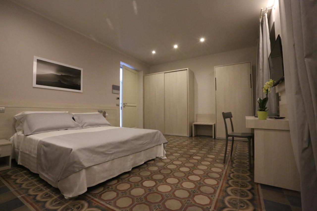 Palazzo Belli Bed & Breakfast อัลบา ภายนอก รูปภาพ