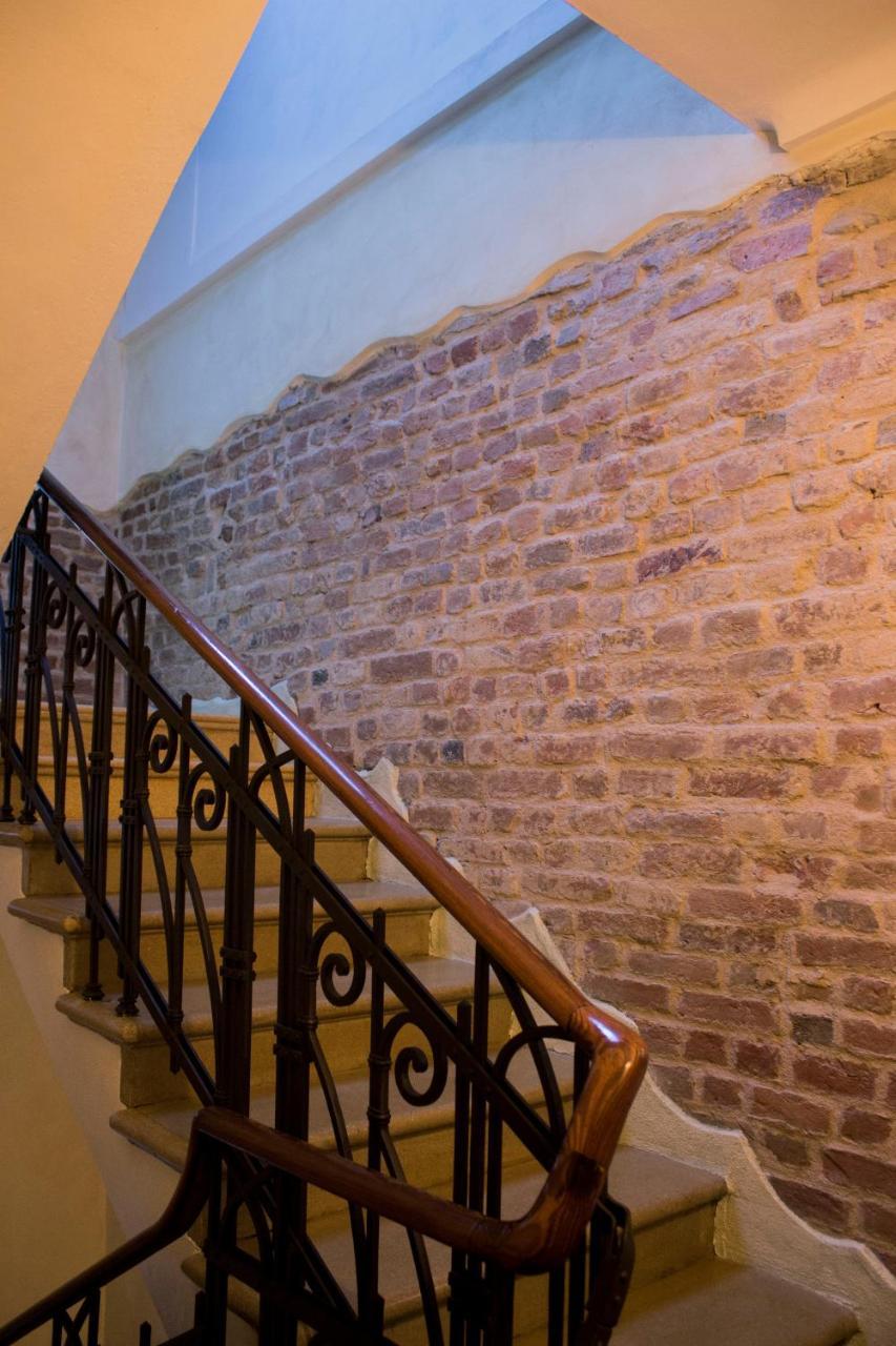 Palazzo Belli Bed & Breakfast อัลบา ภายนอก รูปภาพ